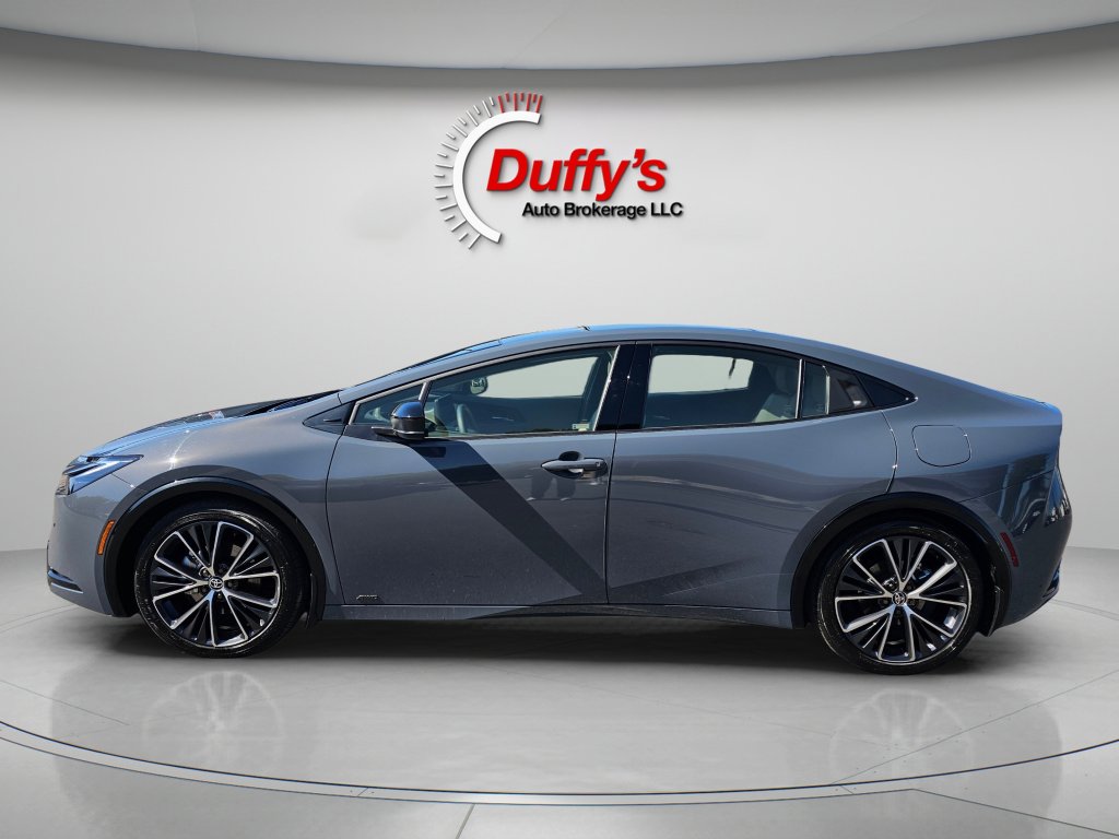Used 2025 Toyota Prius XLE image 16