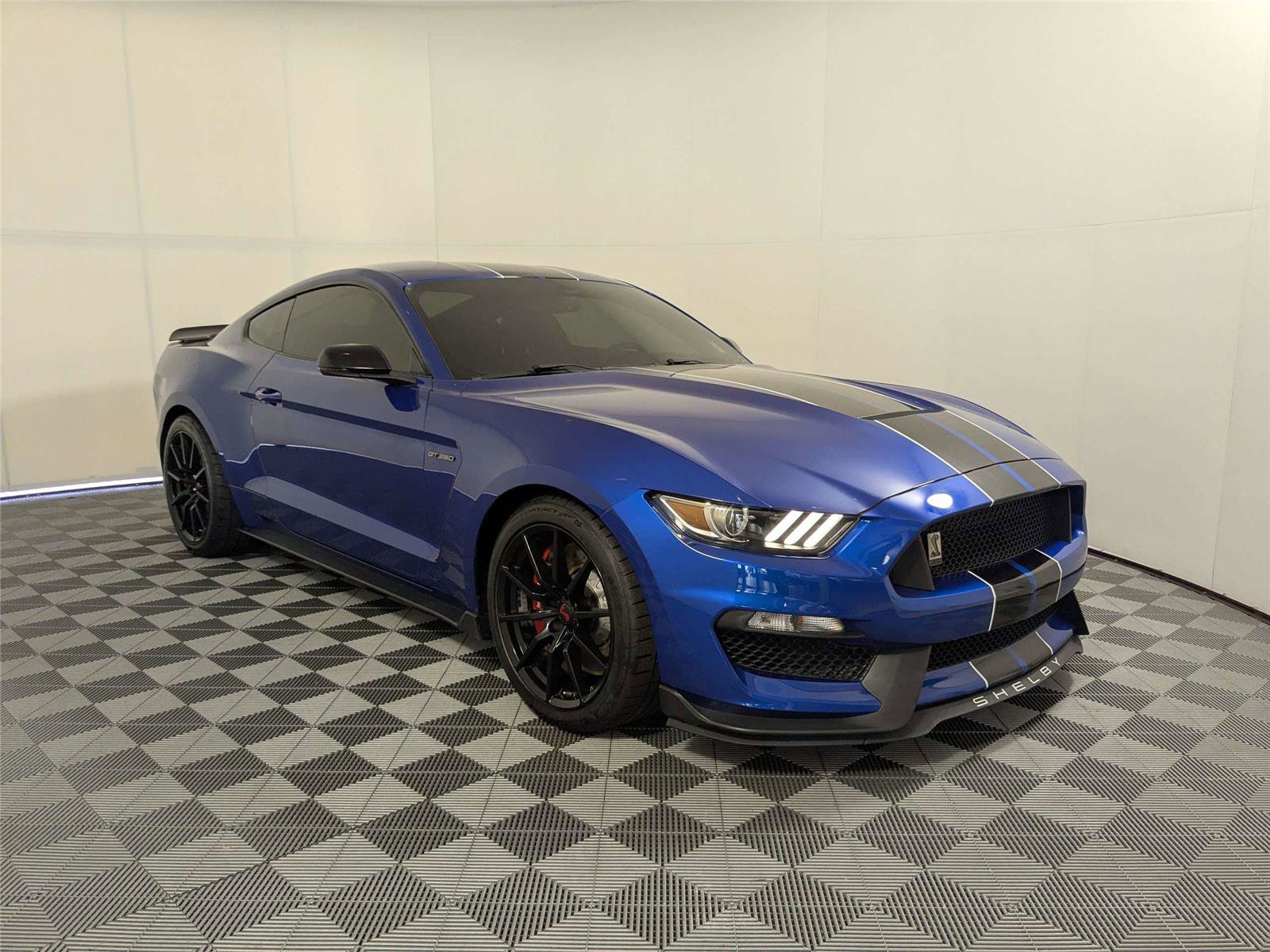 Used 2017 Ford Mustang Shelby GT350 RWD image 3