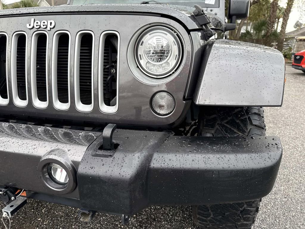 Used 2017 Jeep Wrangler Unlimited Sahara w/ Max Tow Package image 10