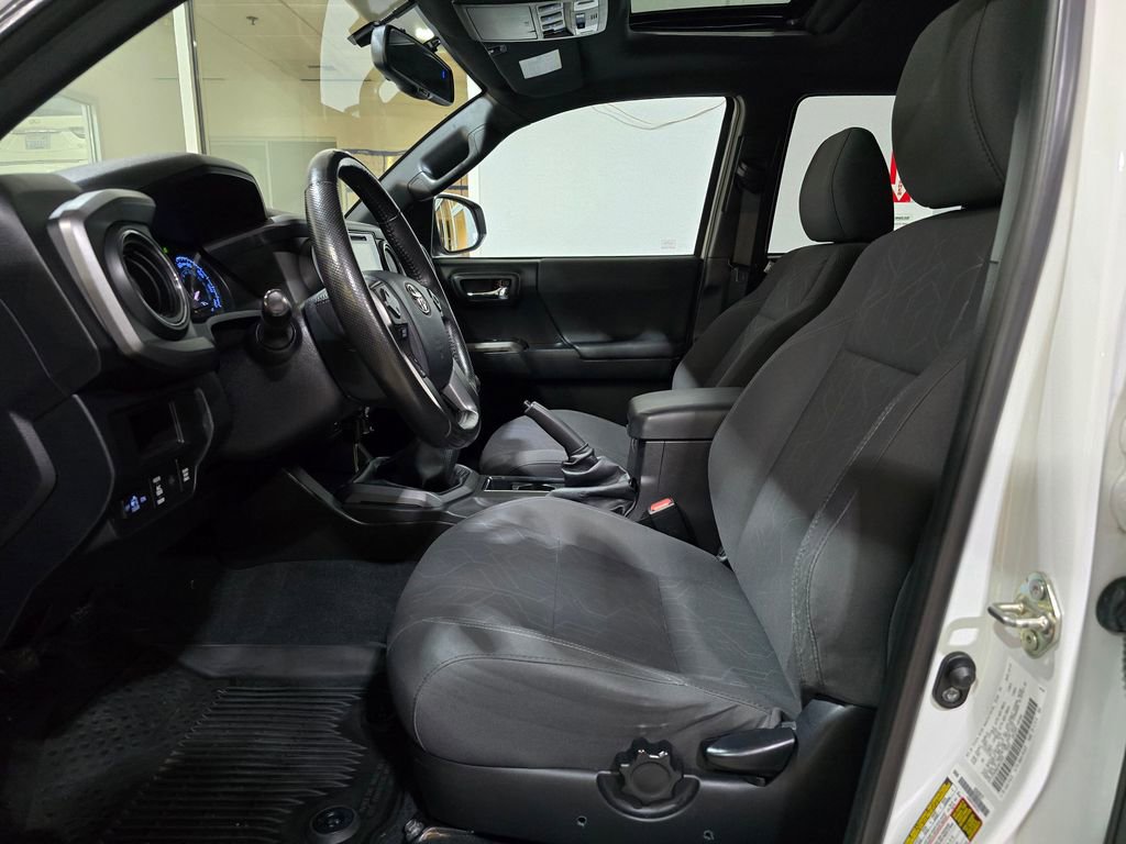 Used 2016 Toyota Tacoma TRD Off-Road image 23