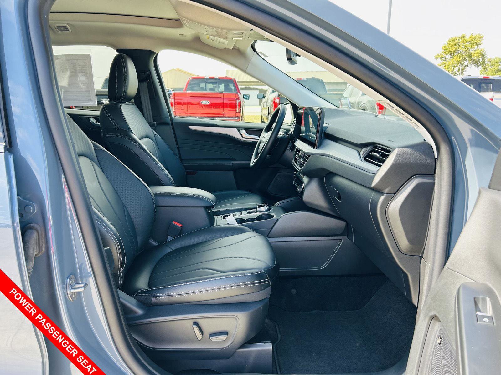 Used 2025 Ford Escape SE w/ PHEV Premium Package image 37