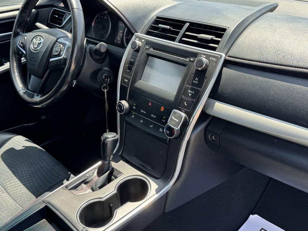 Used 2015 Toyota Camry SE FWD image 7