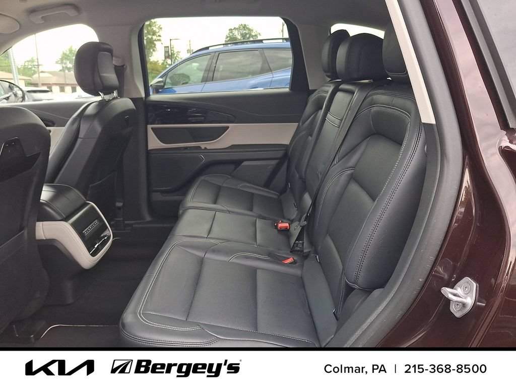 Used 2024 Lincoln Nautilus Premier AWD/4WD image 12