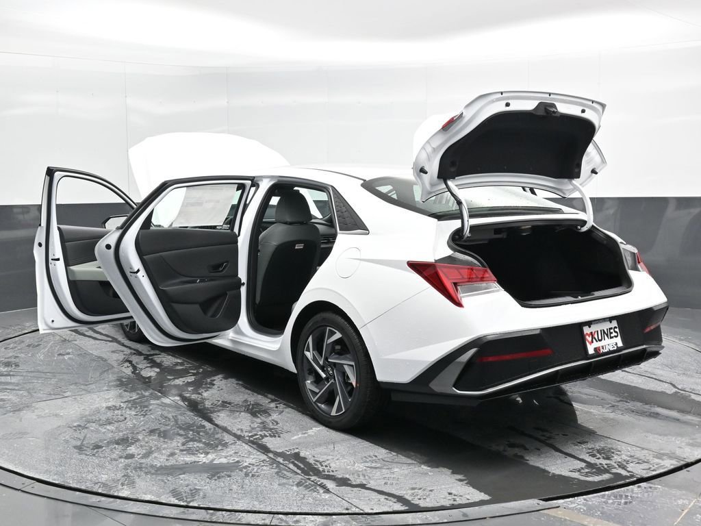Used 2025 Hyundai Elantra Limited FWD image 56