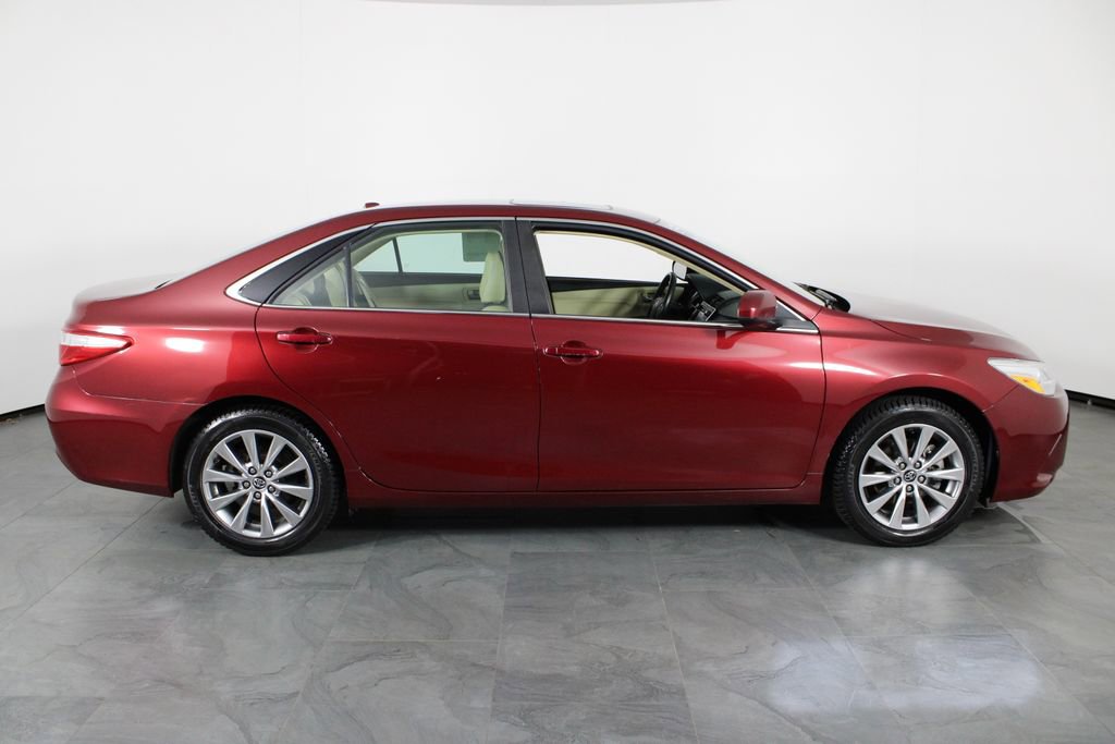 Used 2017 Toyota Camry XLE w/ Moonroof Package image 13