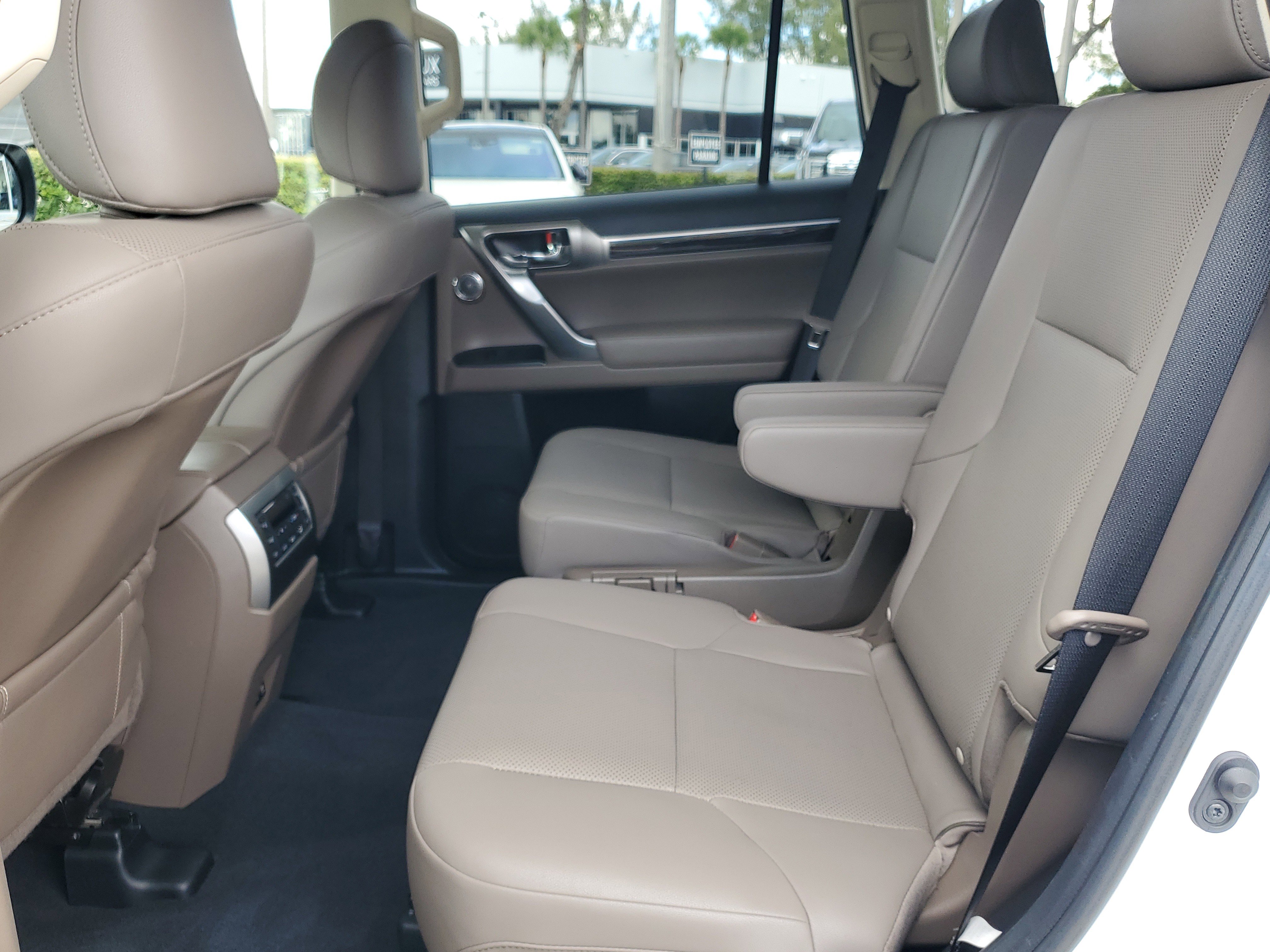 Used 2022 Lexus GX 460 Premium w/ Accessory Package image 15