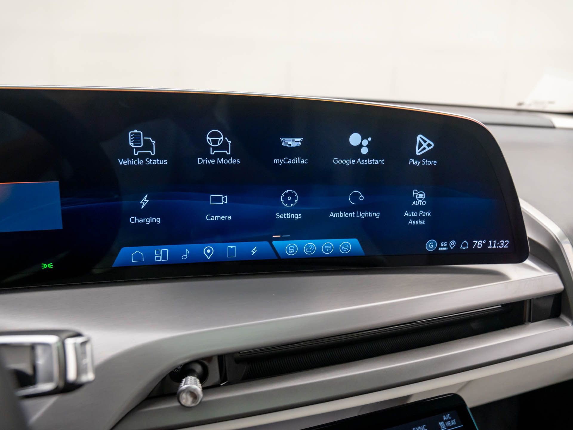 New 2026 Cadillac Vistiq Sport w/ LPO, Floor Liner Package image 28