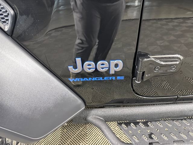 Used 2023 Jeep Wrangler Unlimited w/ Cold Weather Group image 10