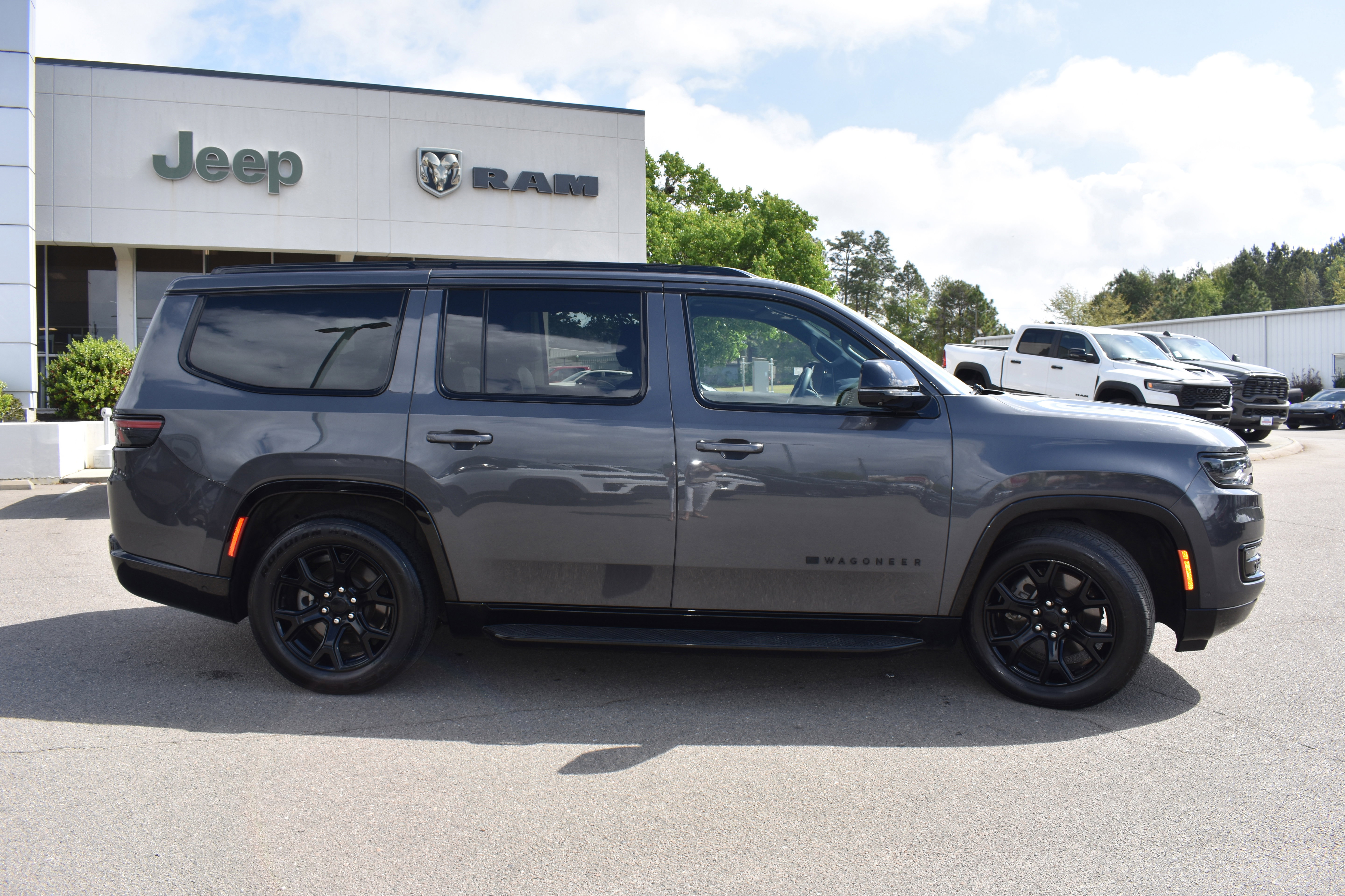 Used 2024 Jeep Wagoneer Series II w/ Convenience Group I image 10