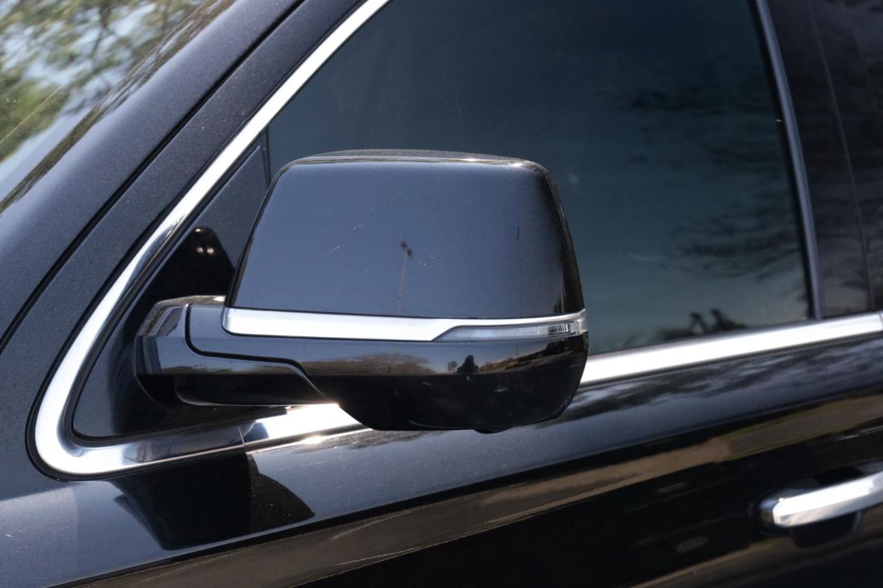 Used 2016 Cadillac Escalade Luxury image 25