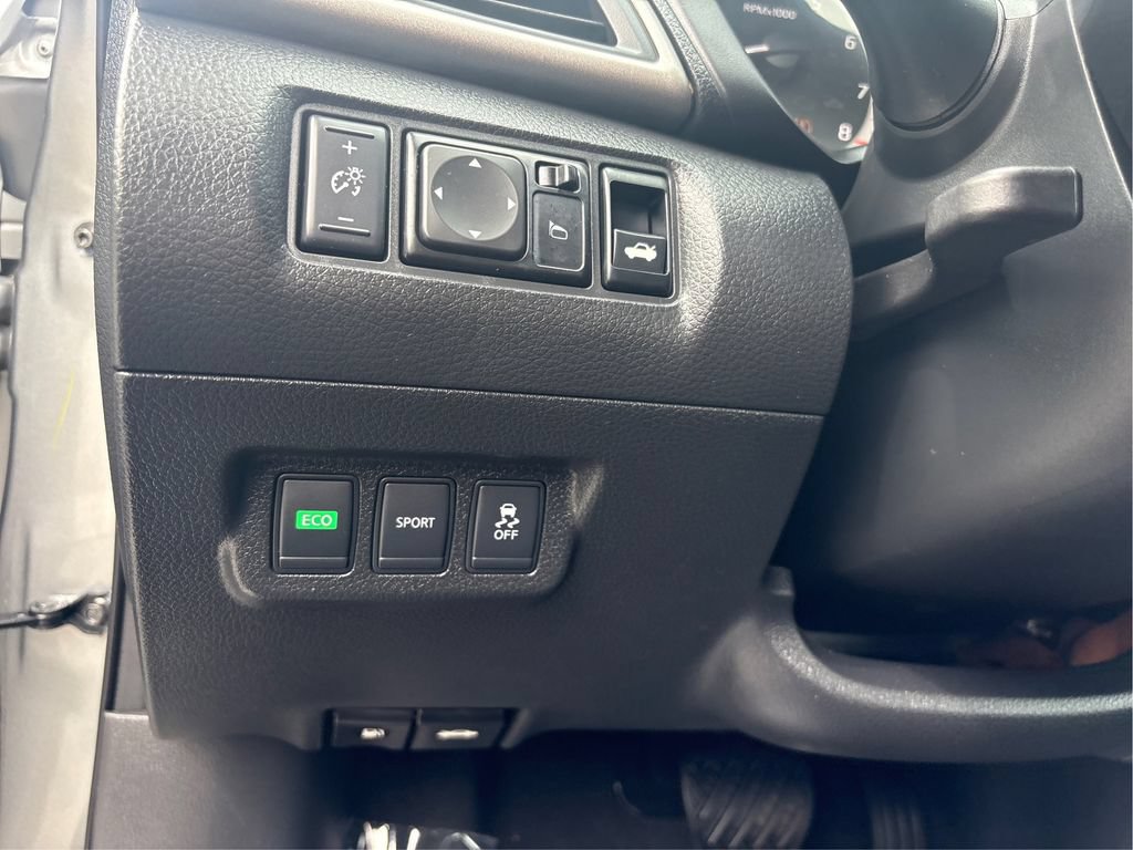 Used 2013 Nissan Sentra SV w/ Premium Pkg FWD image 19
