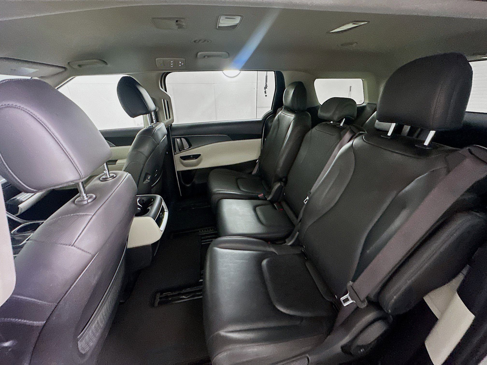 Used 2024 Kia Carnival LX image 27