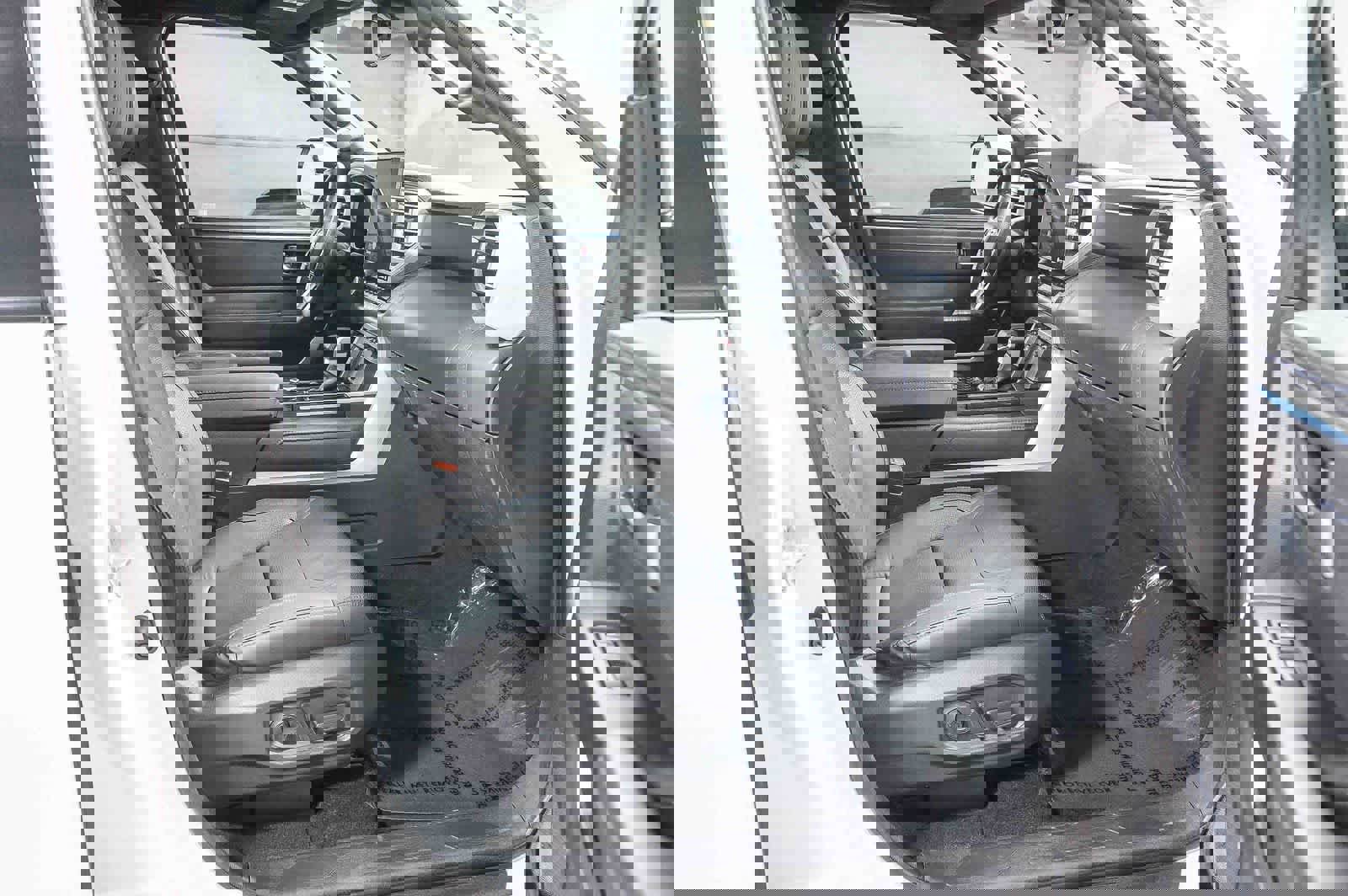 Used 2023 Toyota Tundra Platinum w/ Advanced Package AWD/4WD image 17