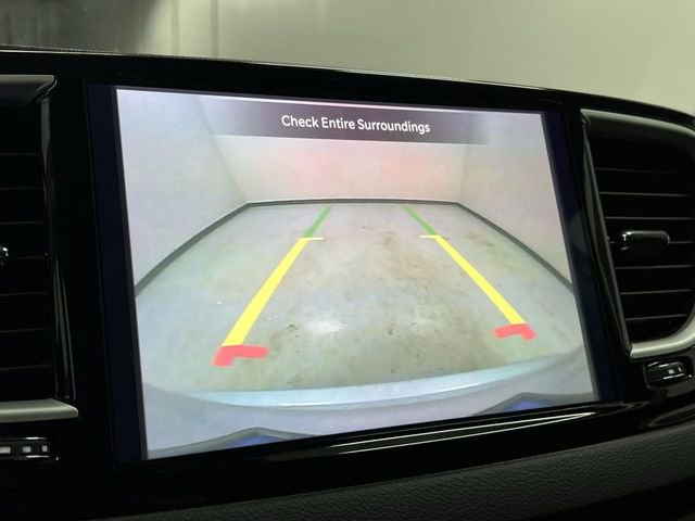 Used 2024 Chrysler Pacifica Touring-L FWD image 14