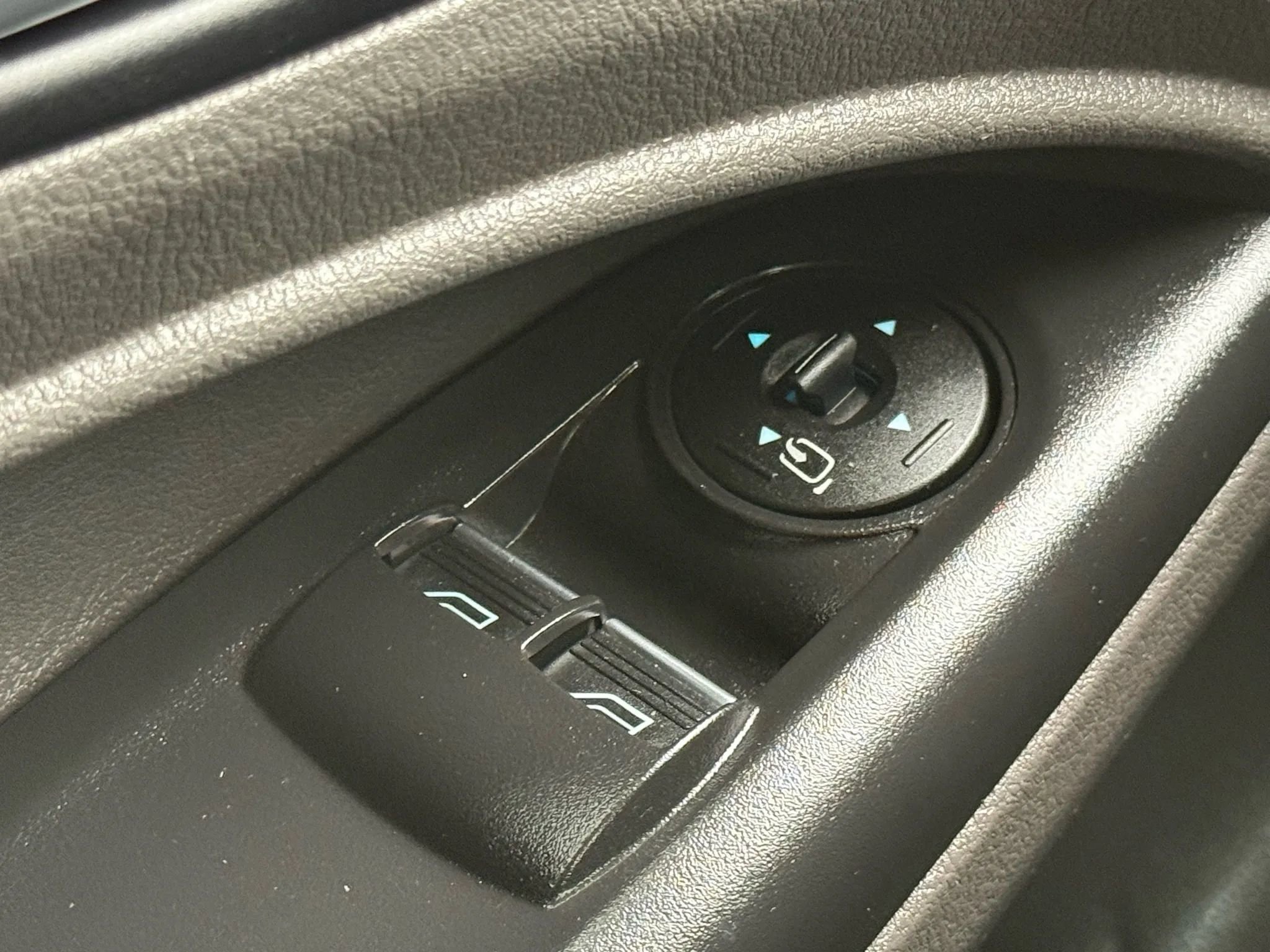 Used 2022 Ford Transit Connect XLT image 38