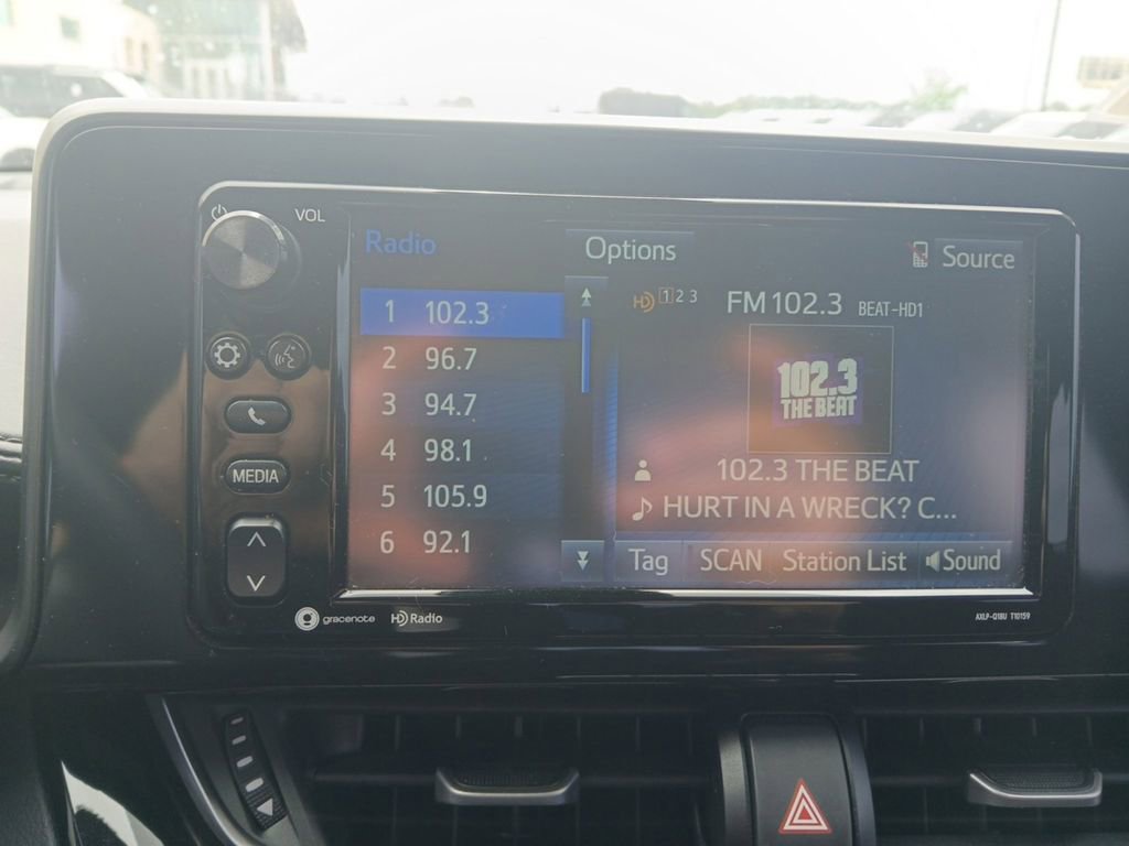 Used 2018 Toyota C-HR XLE FWD image 16