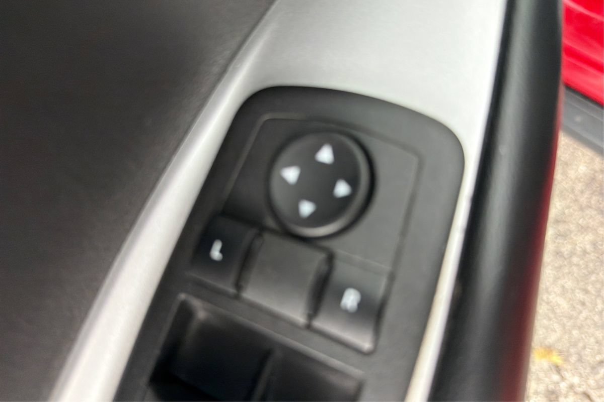 Used 2020 Dodge Journey SE w/ SE Popular Equipment Group FWD image 35