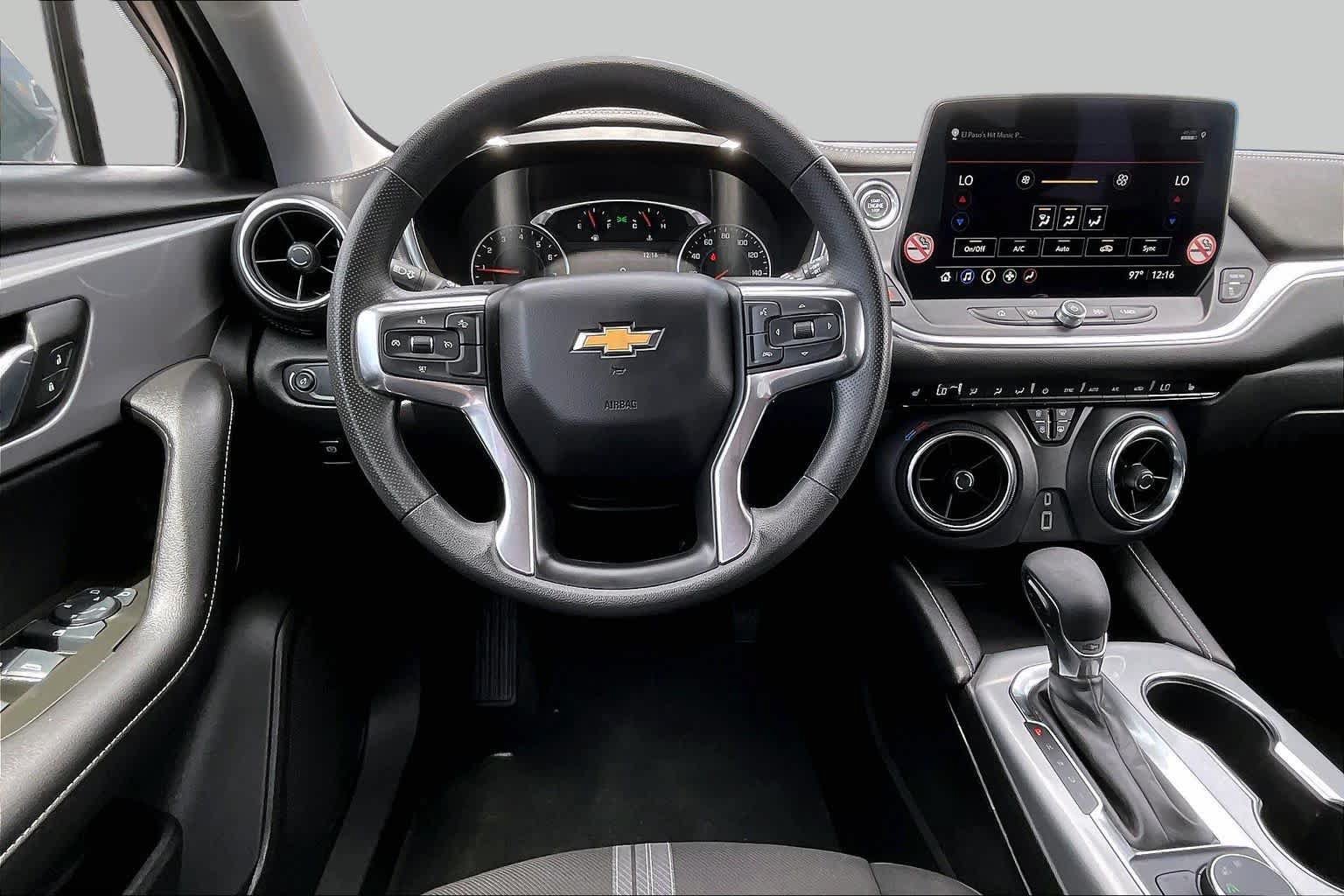 Used 2025 Chevrolet Blazer LT FWD image 6