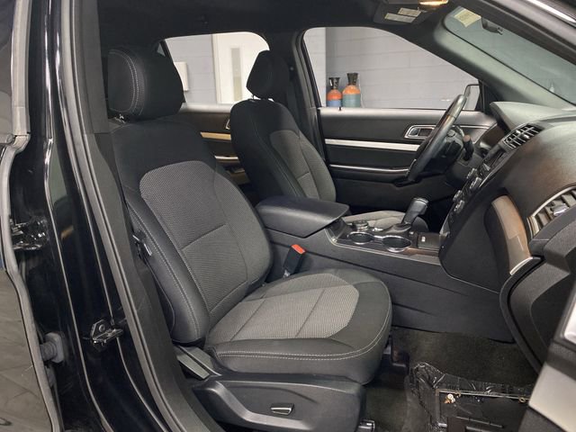 Used 2017 Ford Explorer XLT image 27