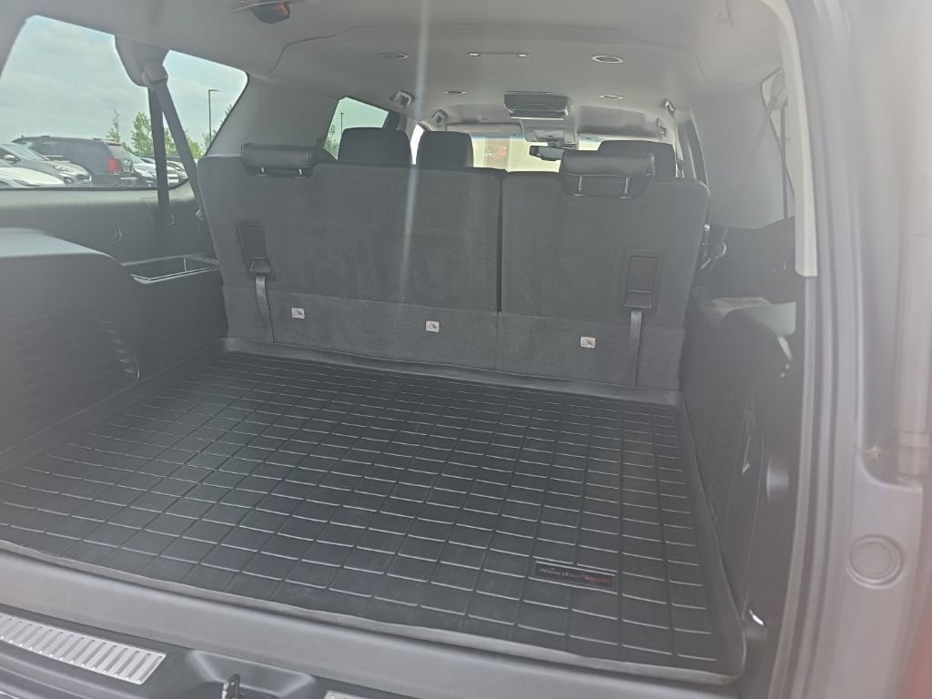 Used 2018 Chevrolet Suburban LT RWD image 21