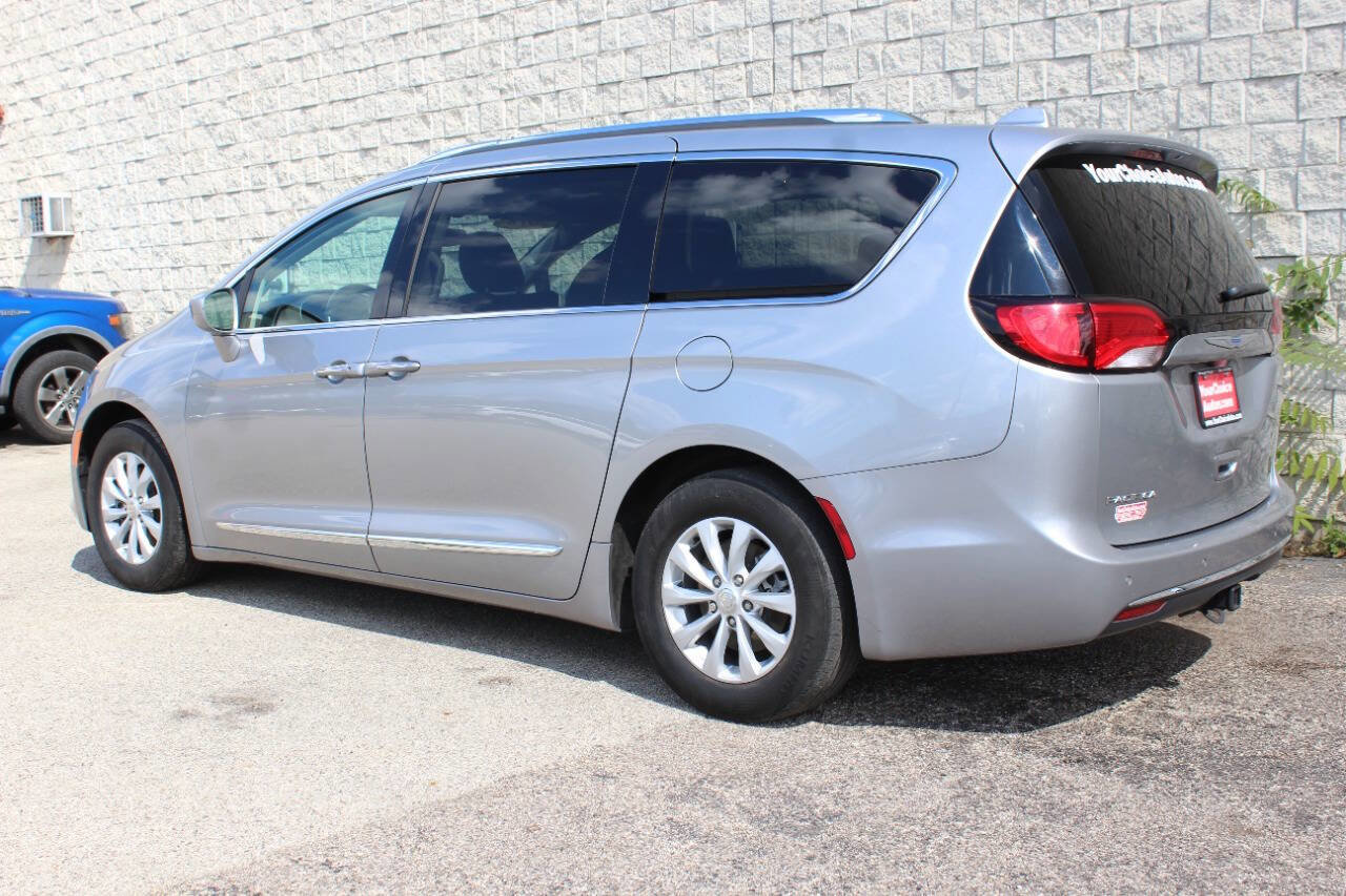 Used 2018 Chrysler Pacifica Touring-L Plus image 3