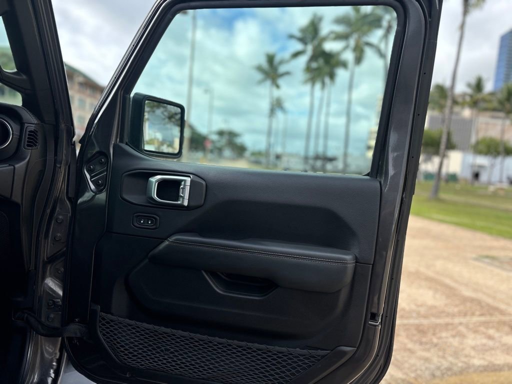 Used 2019 Jeep Wrangler Unlimited Sahara AWD/4WD image 15