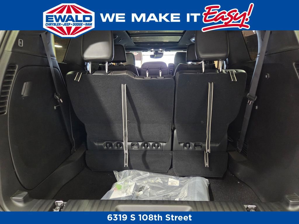 New 2026 Chrysler Pacifica Select image 21