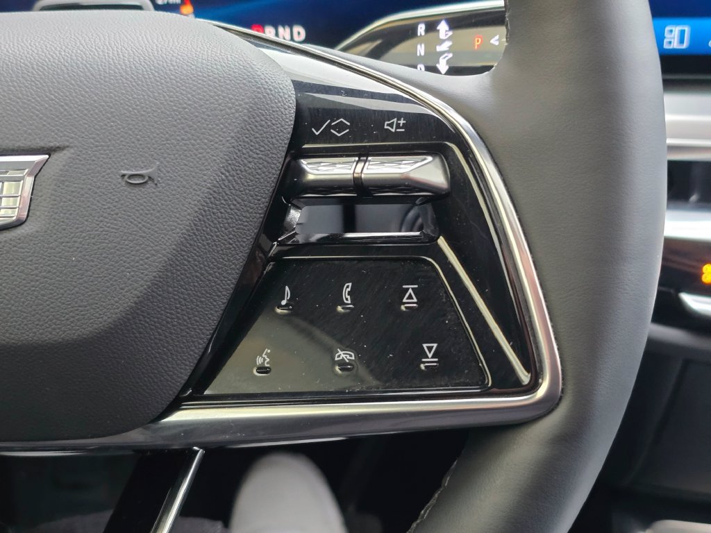 Certified 2024 Cadillac Lyriq Luxury AWD/4WD image 29