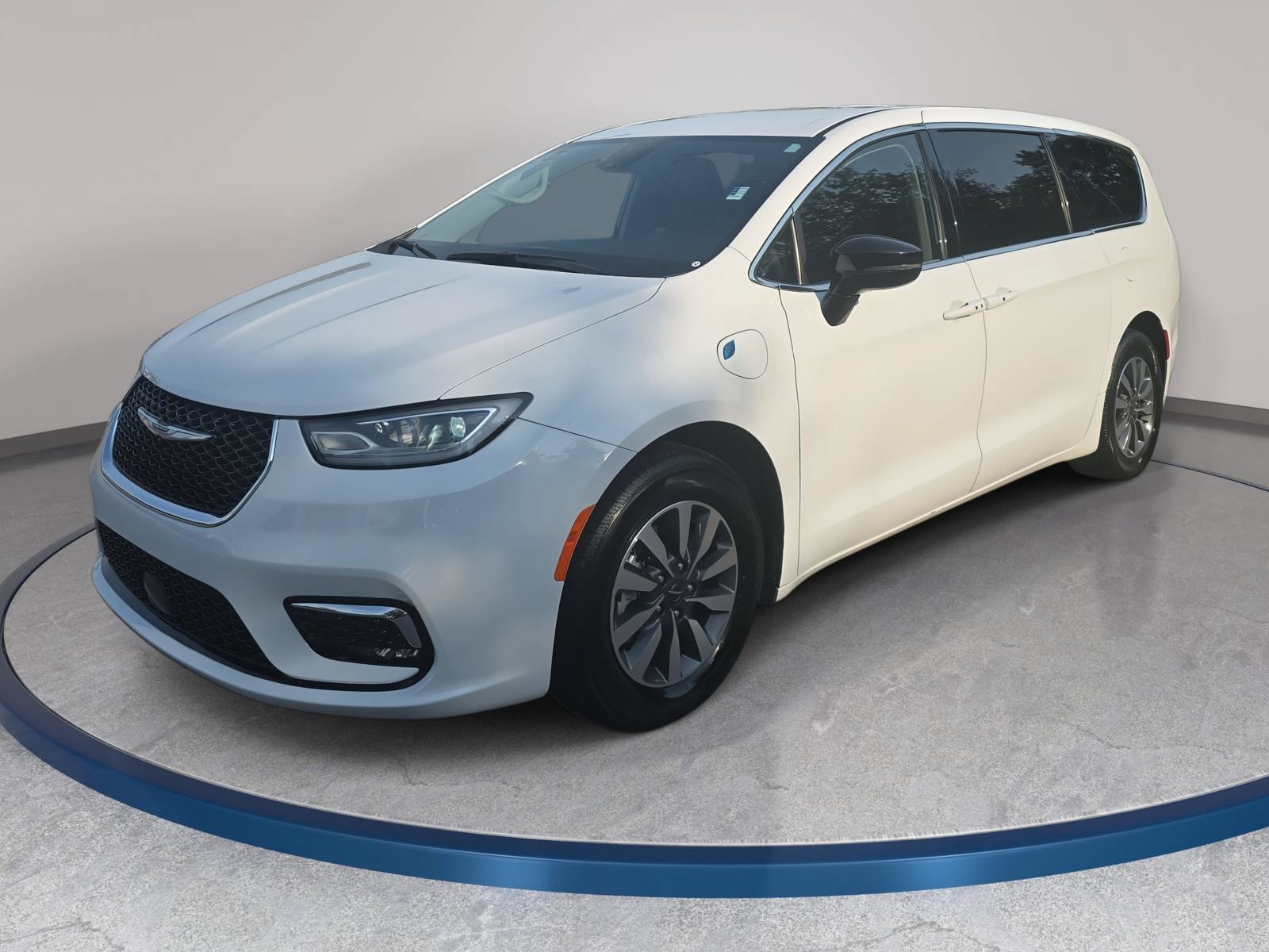 Used 2024 Chrysler Pacifica Limited FWD image 1