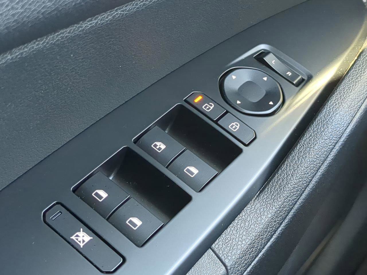 New 2026 Kia Sportage LX image 21