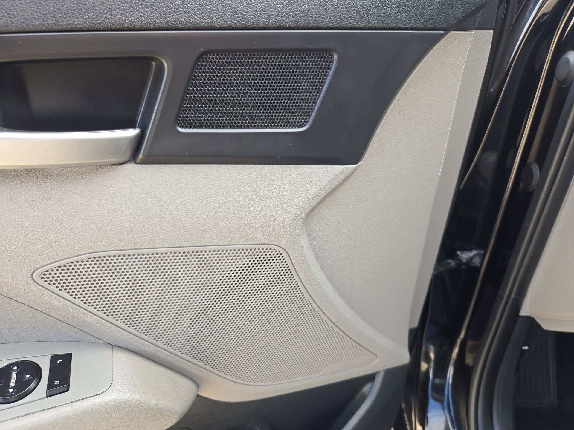 Used 2019 Hyundai Elantra SE FWD image 14