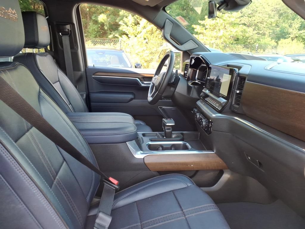 Certified 2023 Chevrolet Silverado 1500 High Country w/ Technology Package AWD/4WD image 17