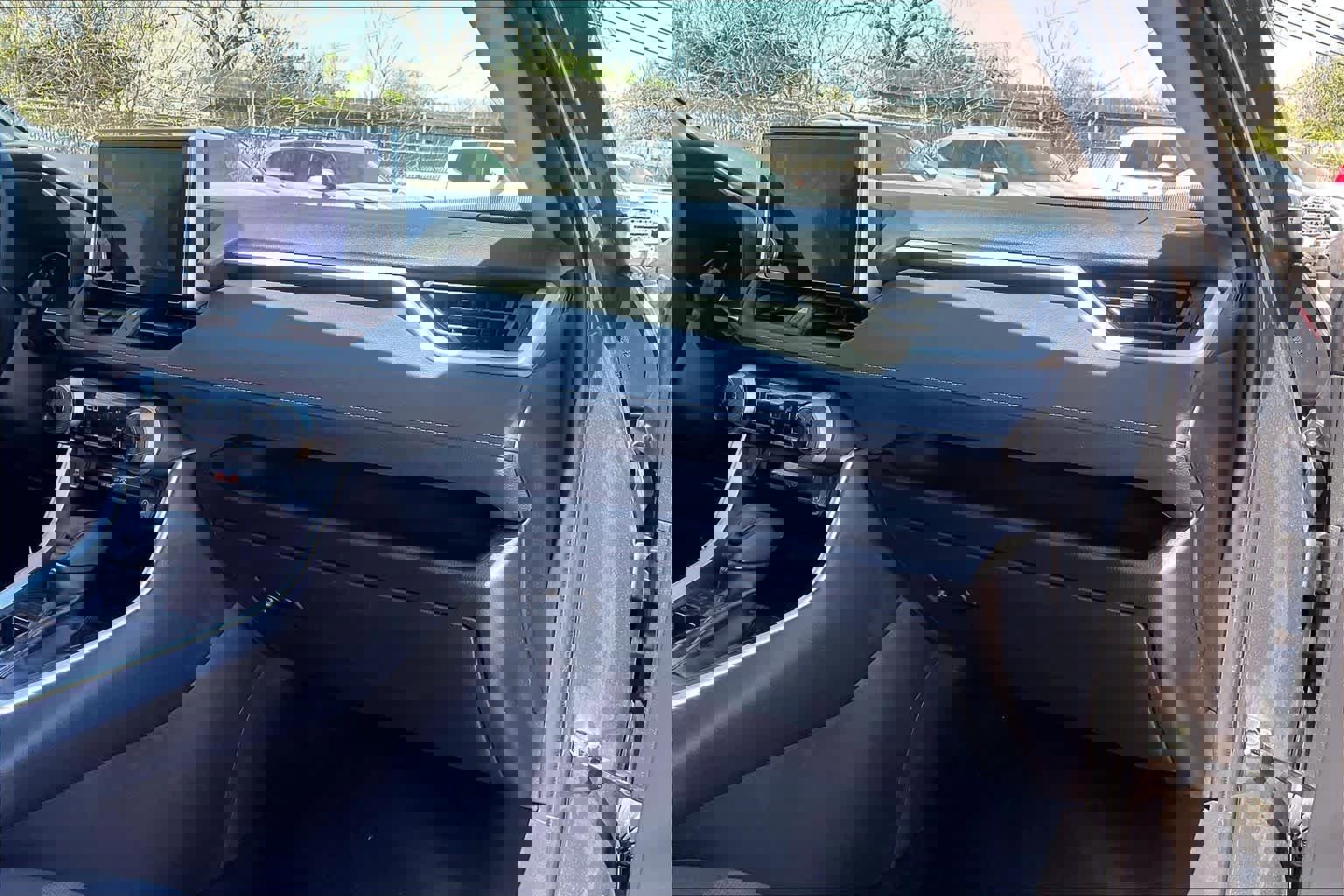 Used 2025 Toyota RAV4 XLE image 18