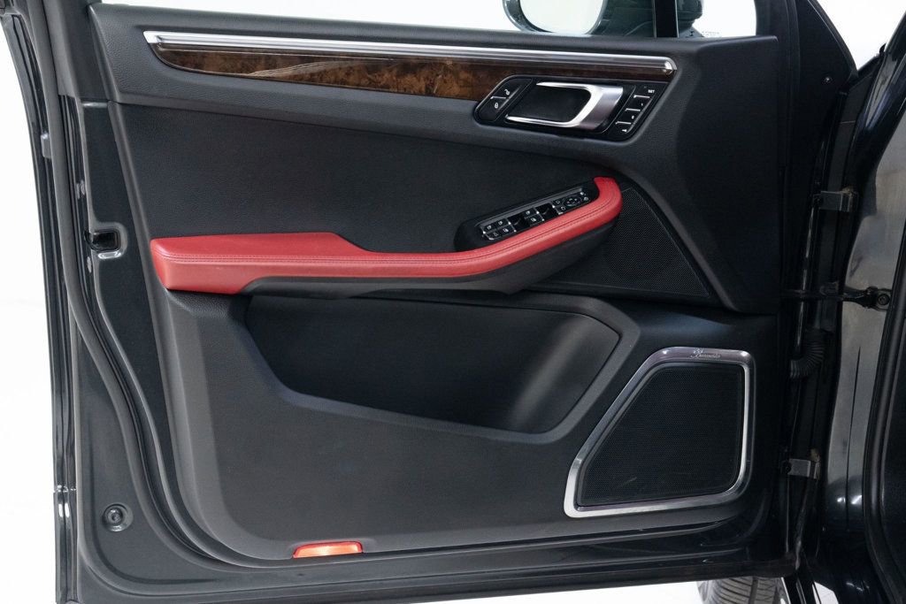 Used 2017 Porsche Macan Turbo image 31