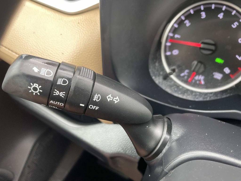 Used 2021 Toyota RAV4 XLE w/ Convenience Package FWD image 32