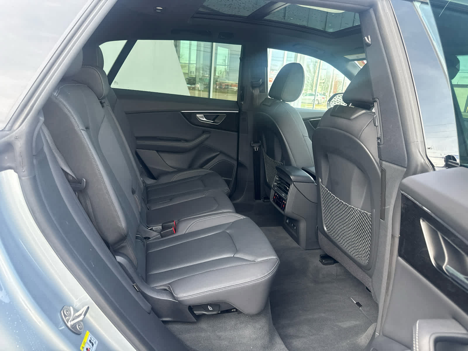 Used 2025 Audi Q8 Premium Plus w/ Premium Plus Package image 27