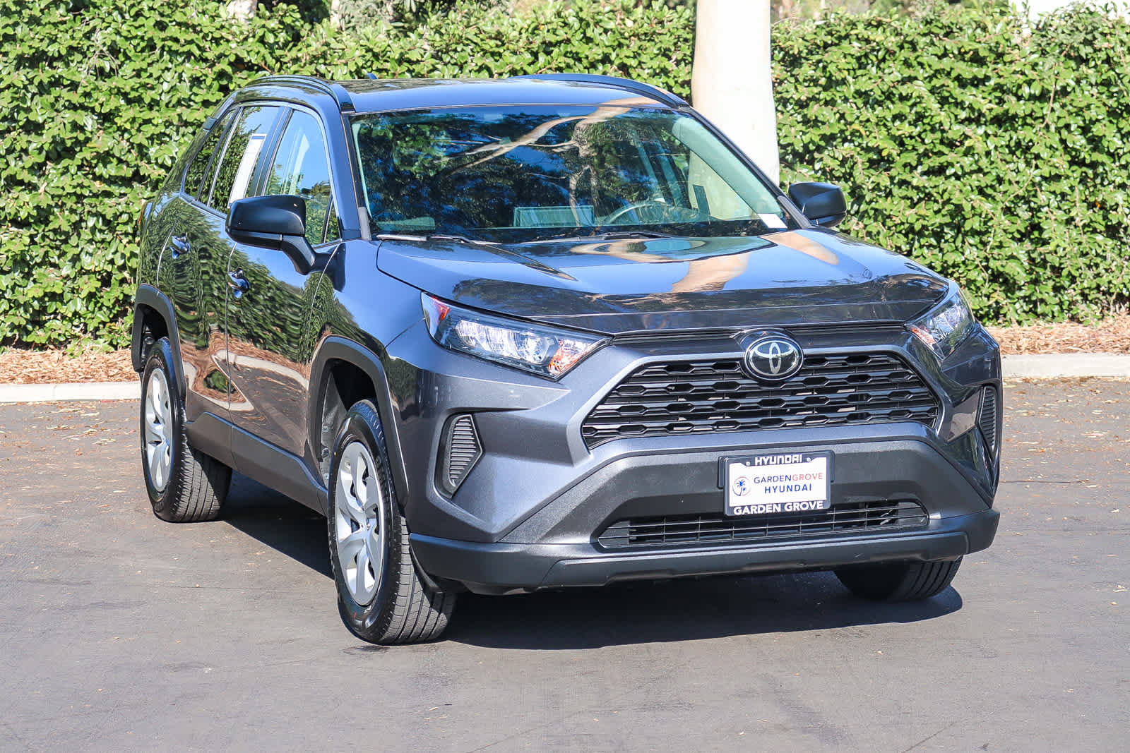Used 2021 Toyota RAV4 LE AWD/4WD image 3
