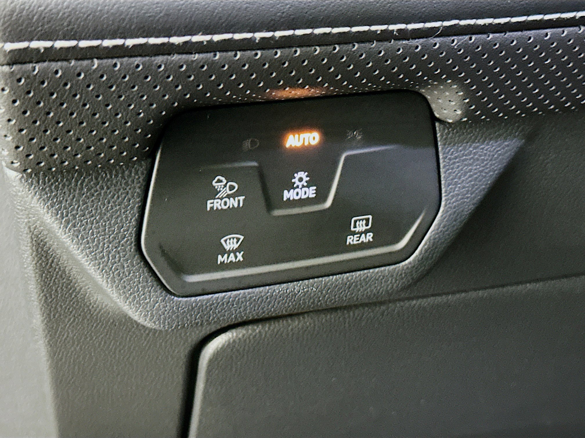 Used 2025 Volkswagen Atlas Cross Sport SE image 17