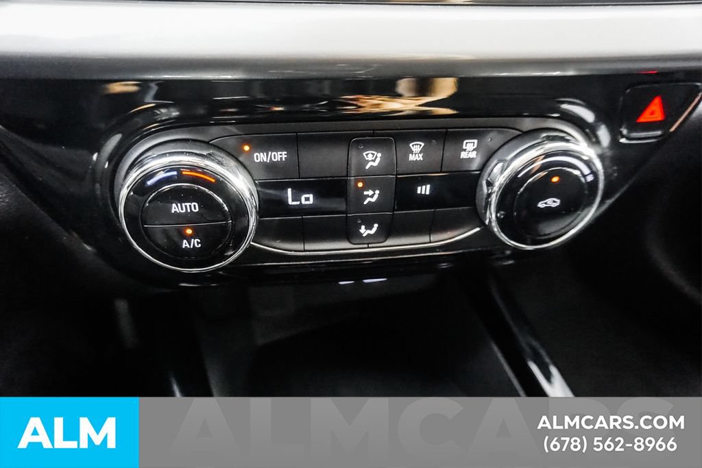 Used 2025 Chevrolet Trax LT FWD image 38