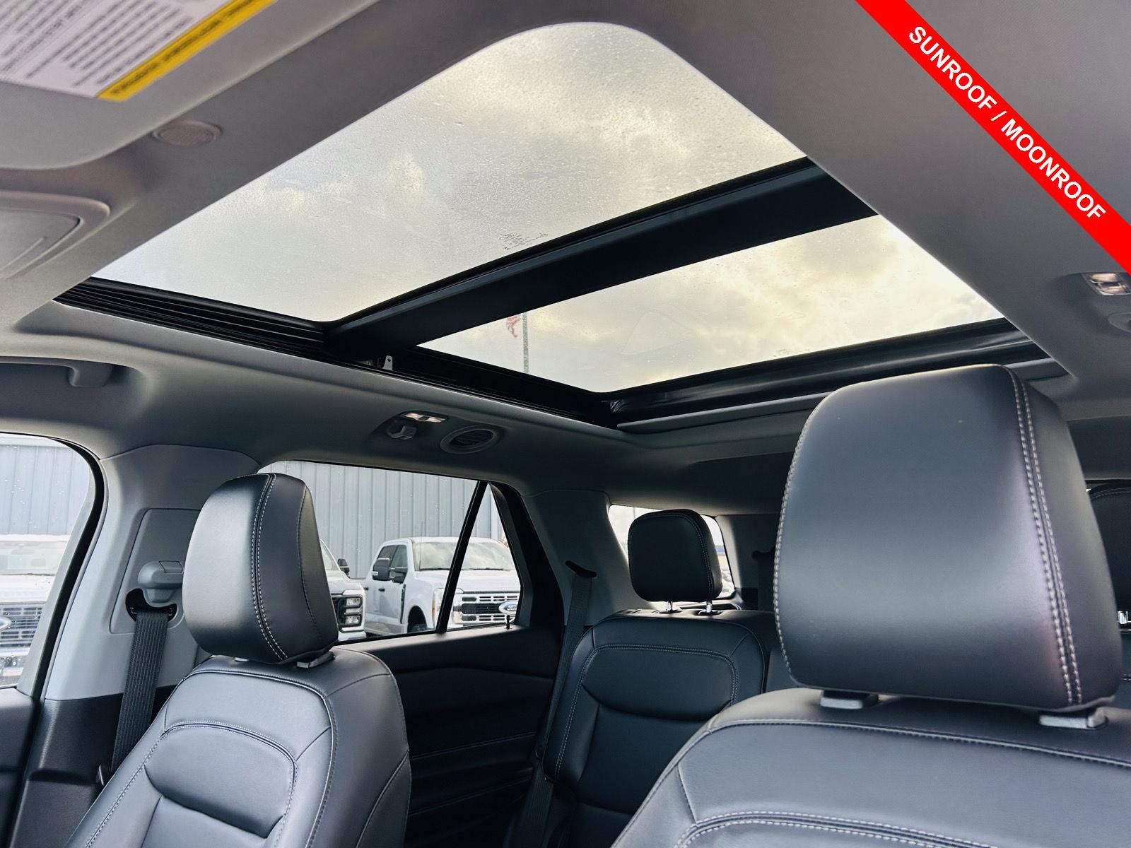 Used 2023 Ford Explorer XLT w/ Equipment Group 202A image 4