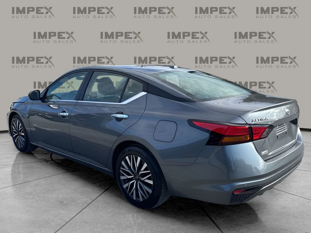 Used 2025 Nissan Altima 2.5 SV FWD image 3