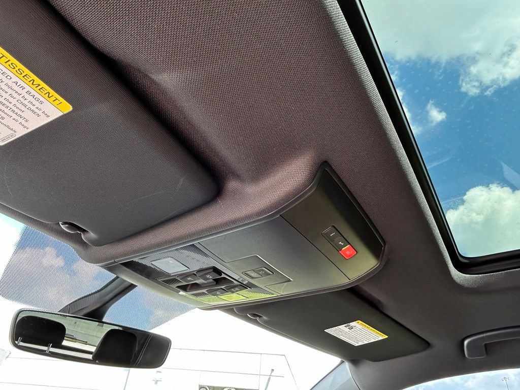 Used 2021 Volkswagen Atlas Cross Sport SE w/ Panoramic Sunroof Package FWD image 29