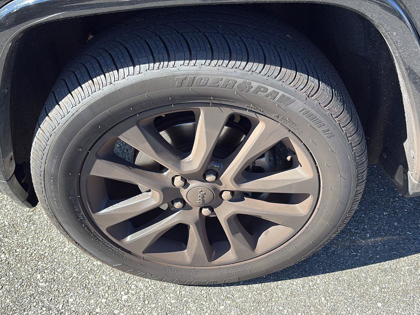 Used 2019 Jeep Grand Cherokee Altitude AWD/4WD image 9