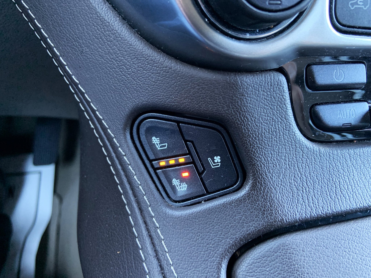 Used 2020 Chevrolet Tahoe Premier w/ 6.2L Performance Package image 19