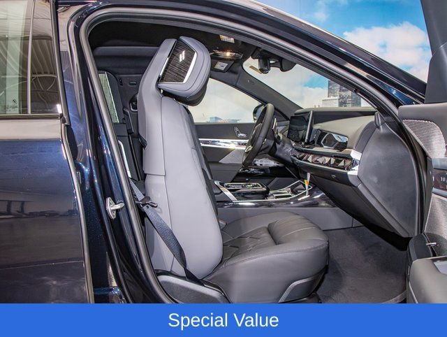 Used 2025 BMW 760i xDrive w/ Premium Package AWD/4WD image 21