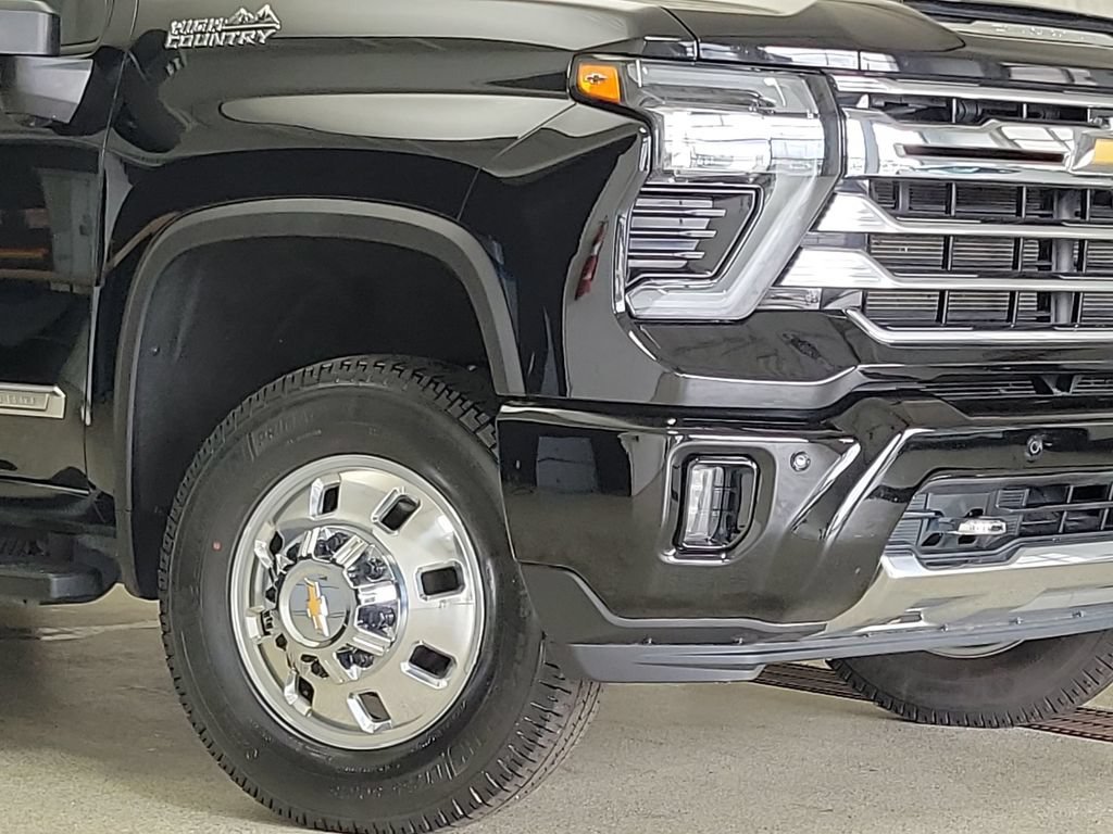 Certified 2024 Chevrolet Silverado 3500 High Country w/ High Country Premium Package AWD/4WD image 2