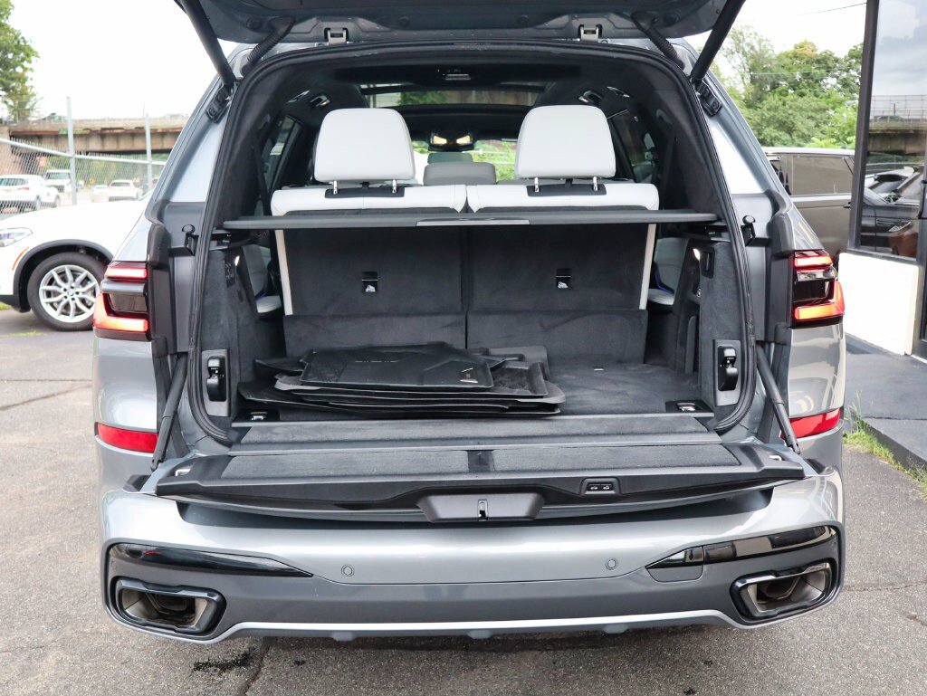 Used 2025 BMW X7 xDrive40i w/ M Sport Package AWD/4WD image 61