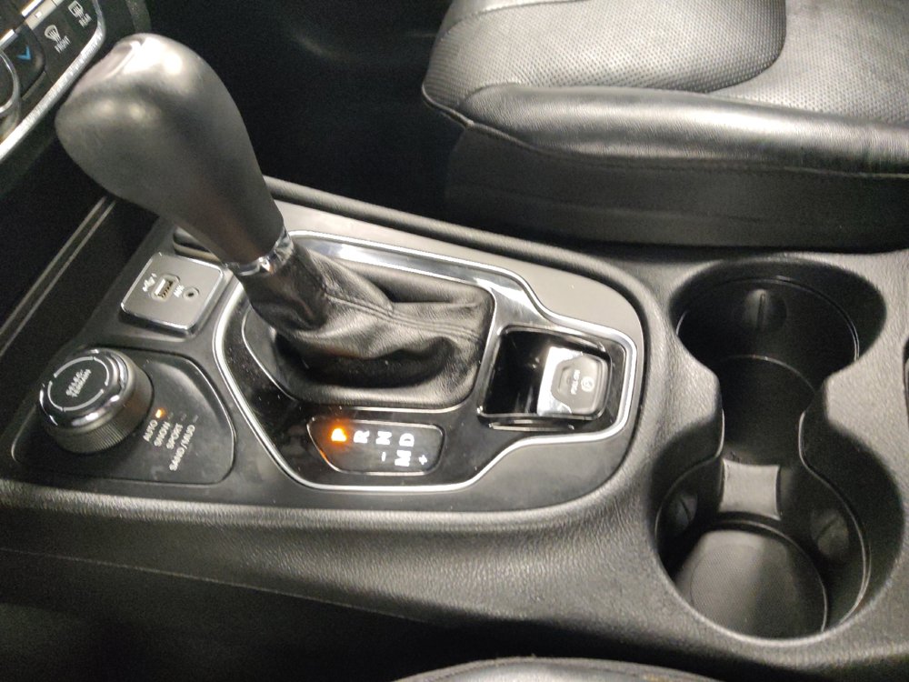 Used 2020 Jeep Cherokee Limited AWD/4WD image 26