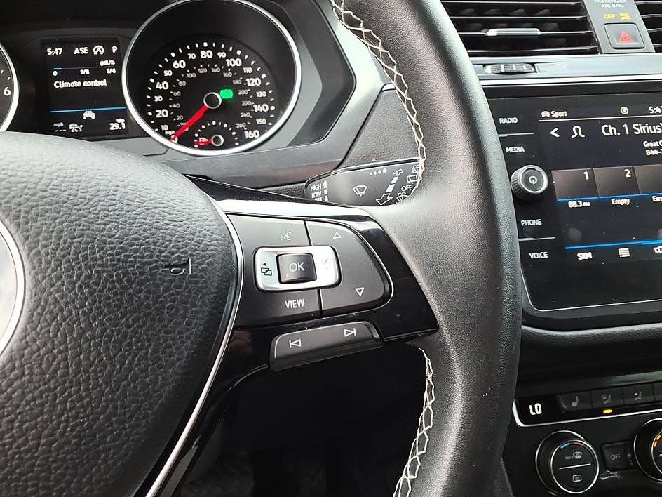 Used 2021 Volkswagen Tiguan SE image 29