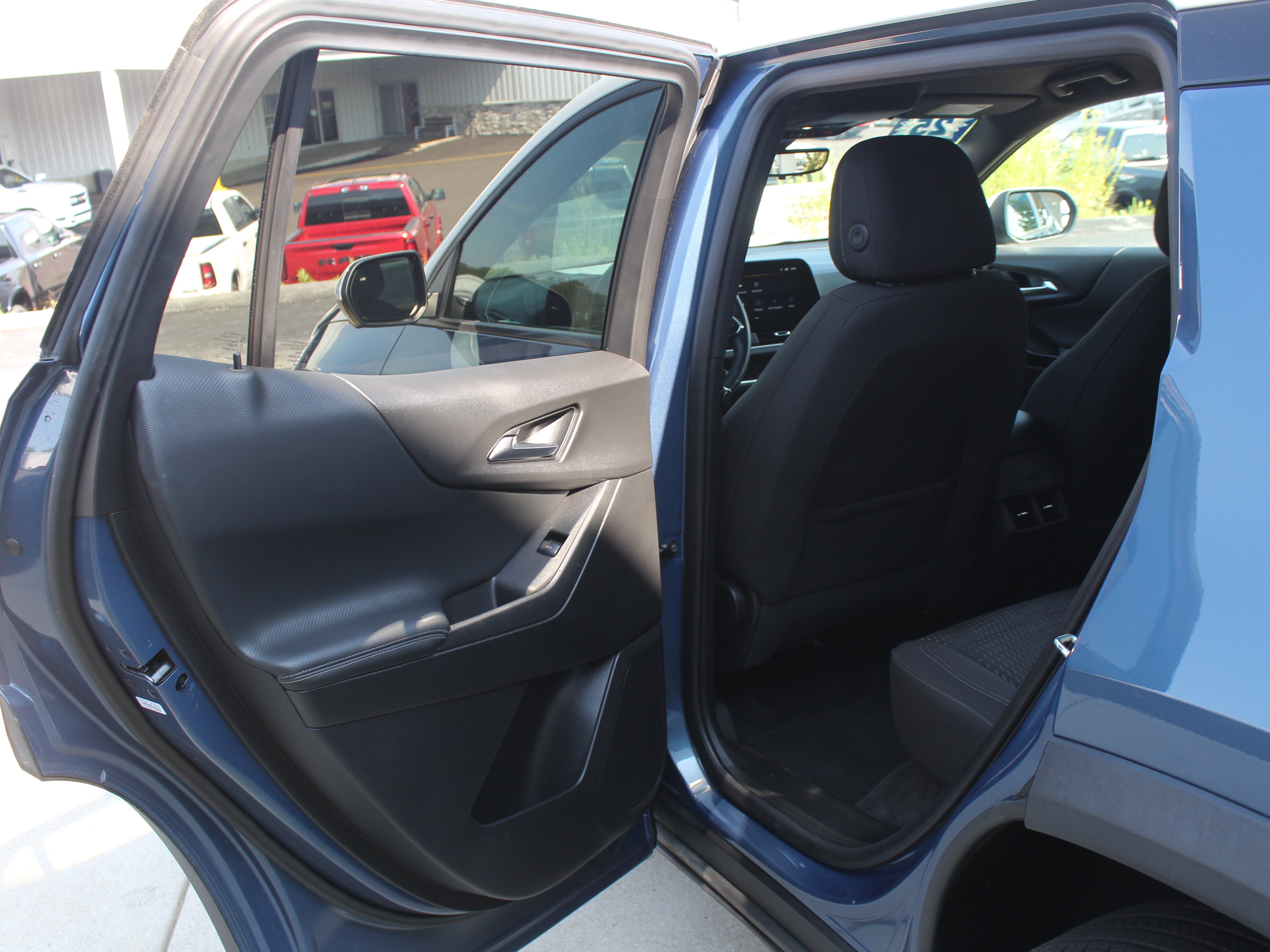 Used 2025 Chevrolet Equinox LT w/ Safety and Technology Package AWD/4WD image 20